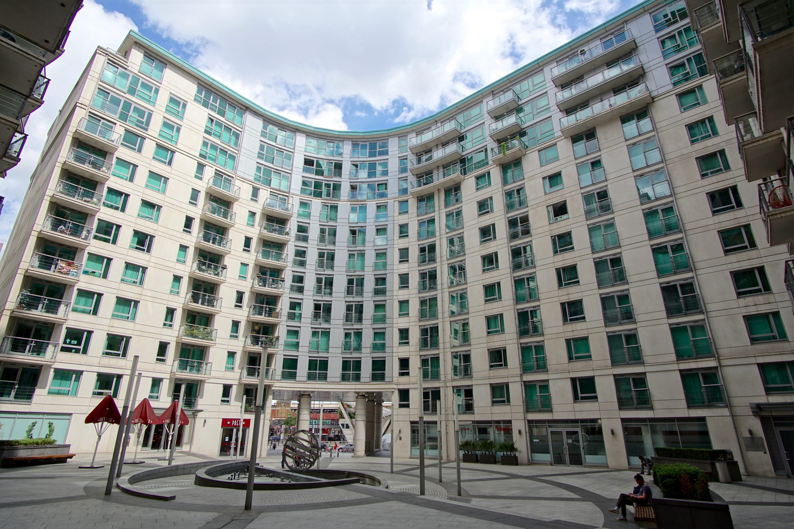 Flat Bridgefoot in Greater London