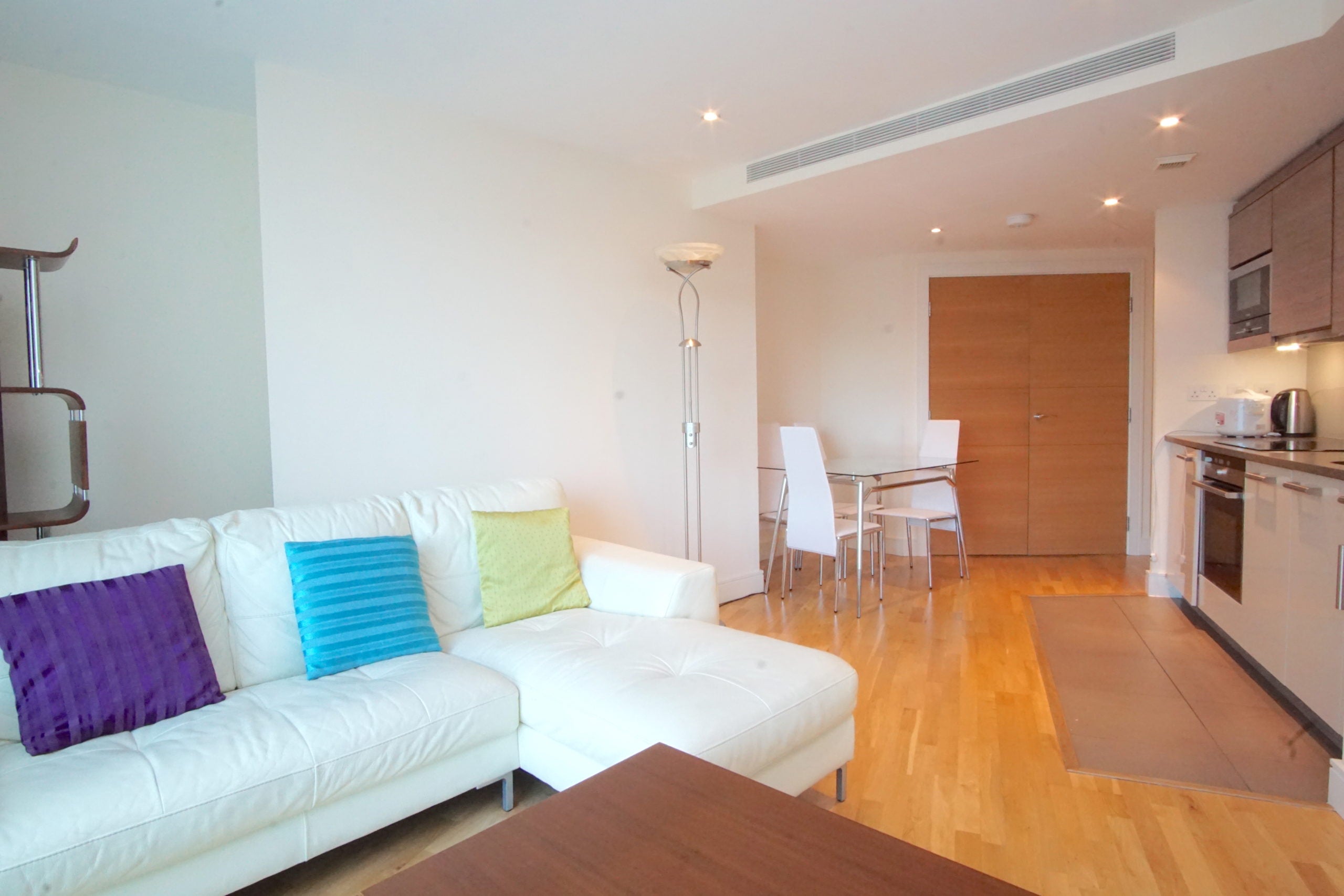 Flat Bridgefoot in Greater London