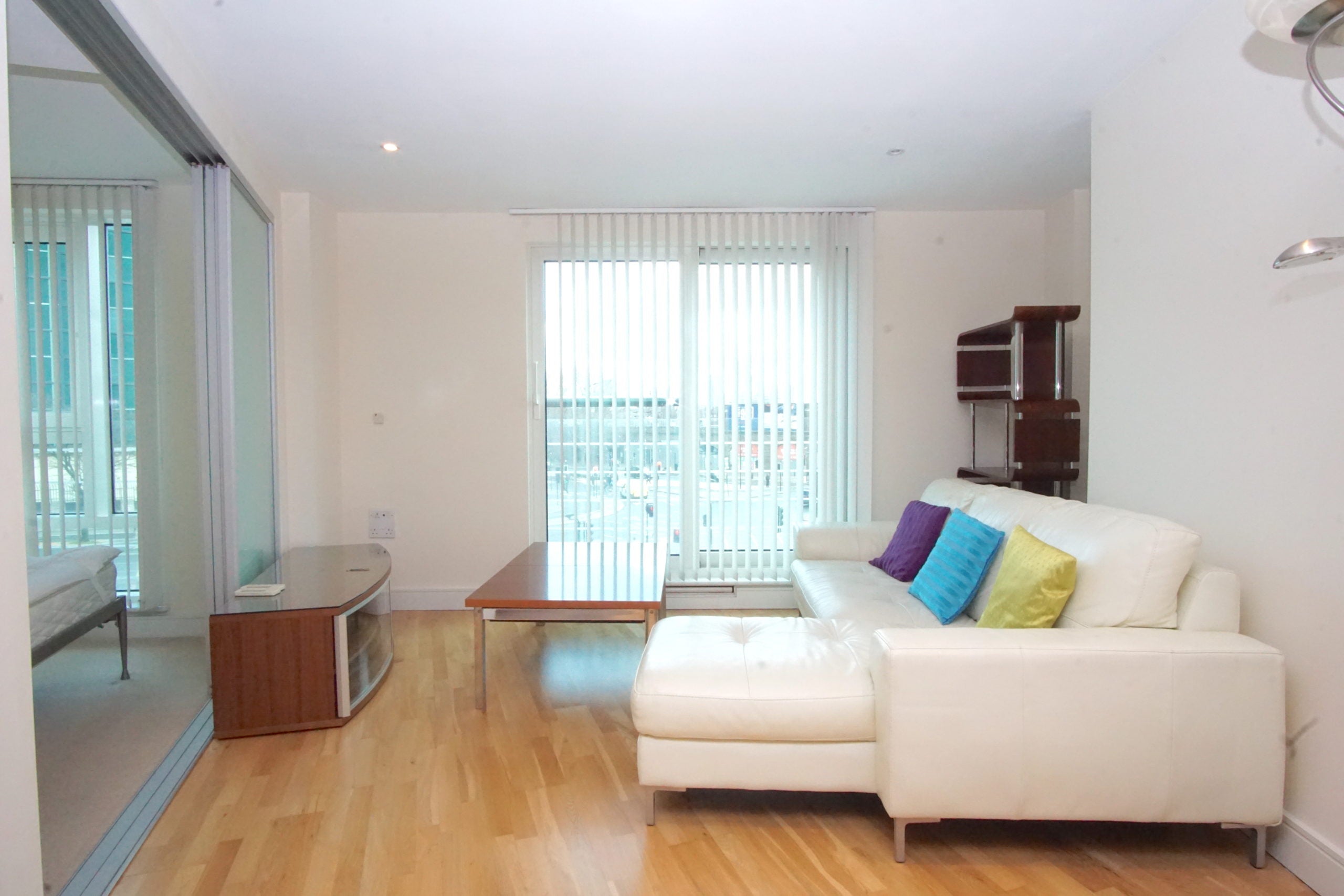 Flat Bridgefoot in Greater London
