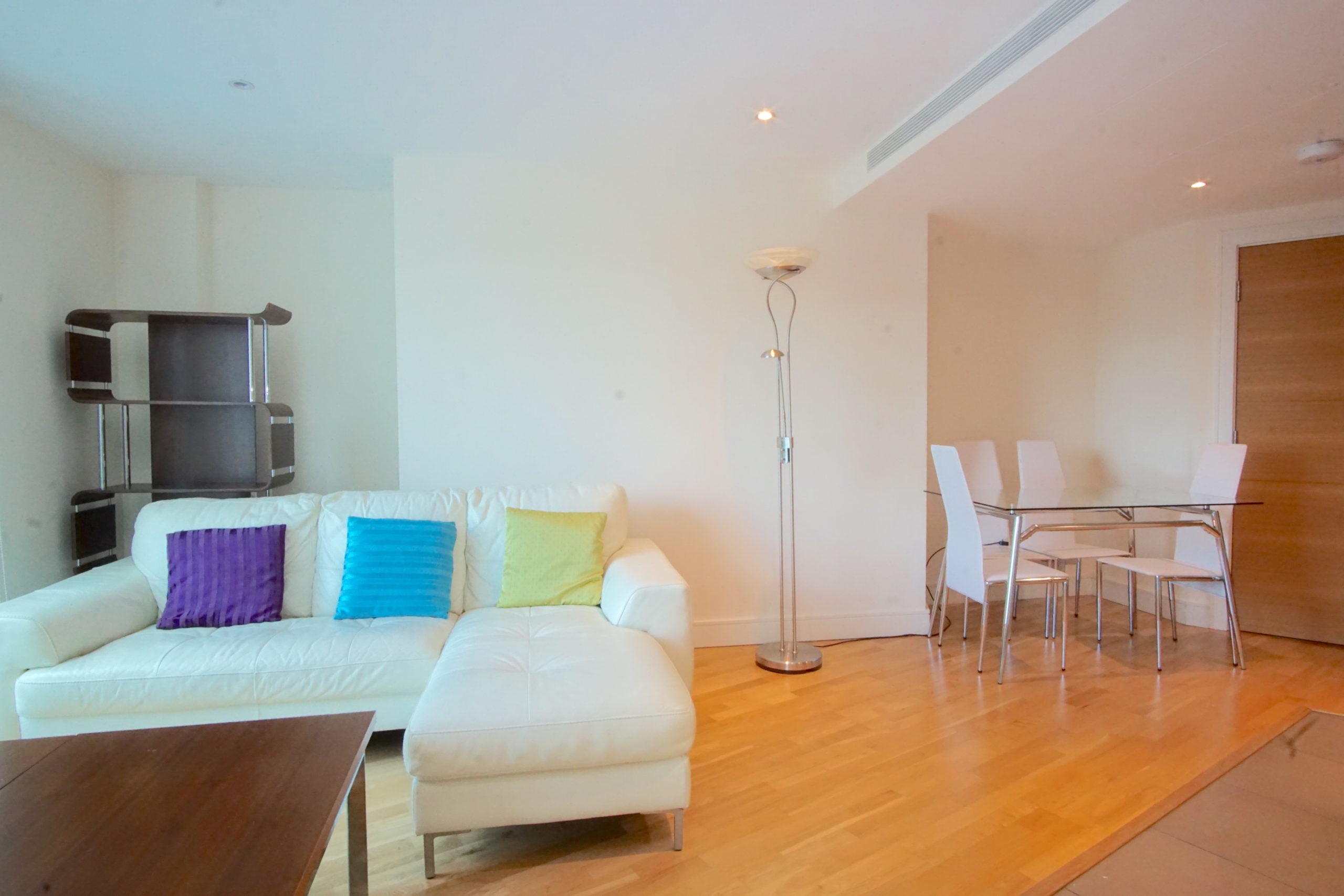 Flat Bridgefoot in Greater London