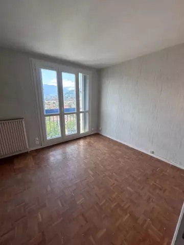 Appartement Rue Jean-Jacques Rousseau à Saint-Martin-d'Hères