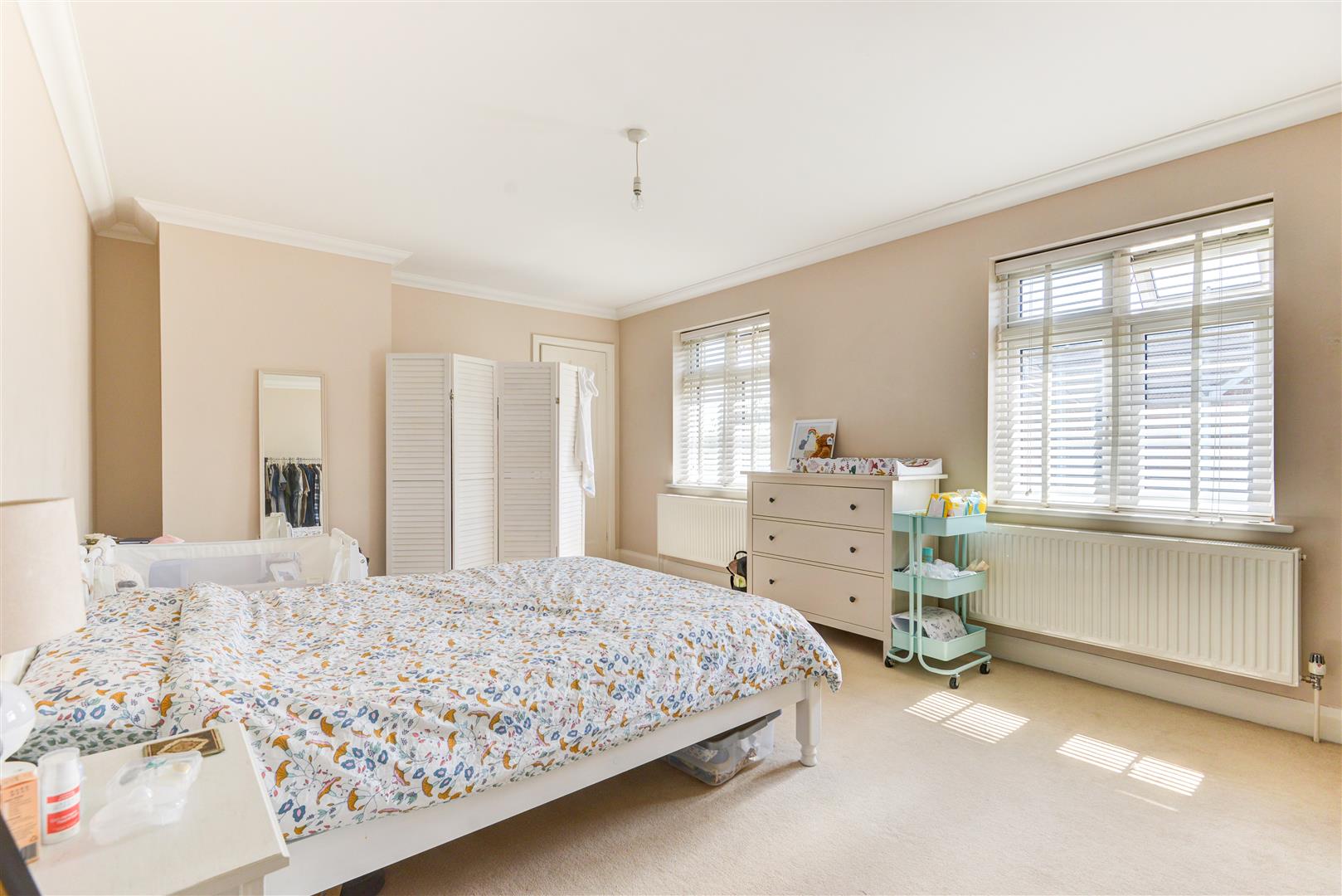 Room Franklynn Road in Mid Sussex