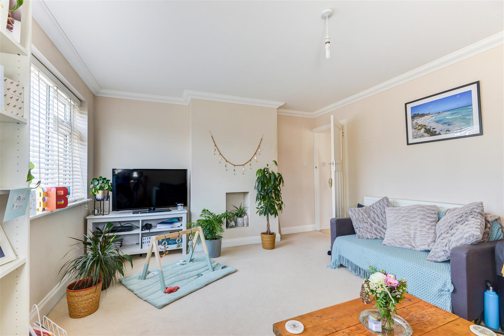 Room Franklynn Road in Mid Sussex
