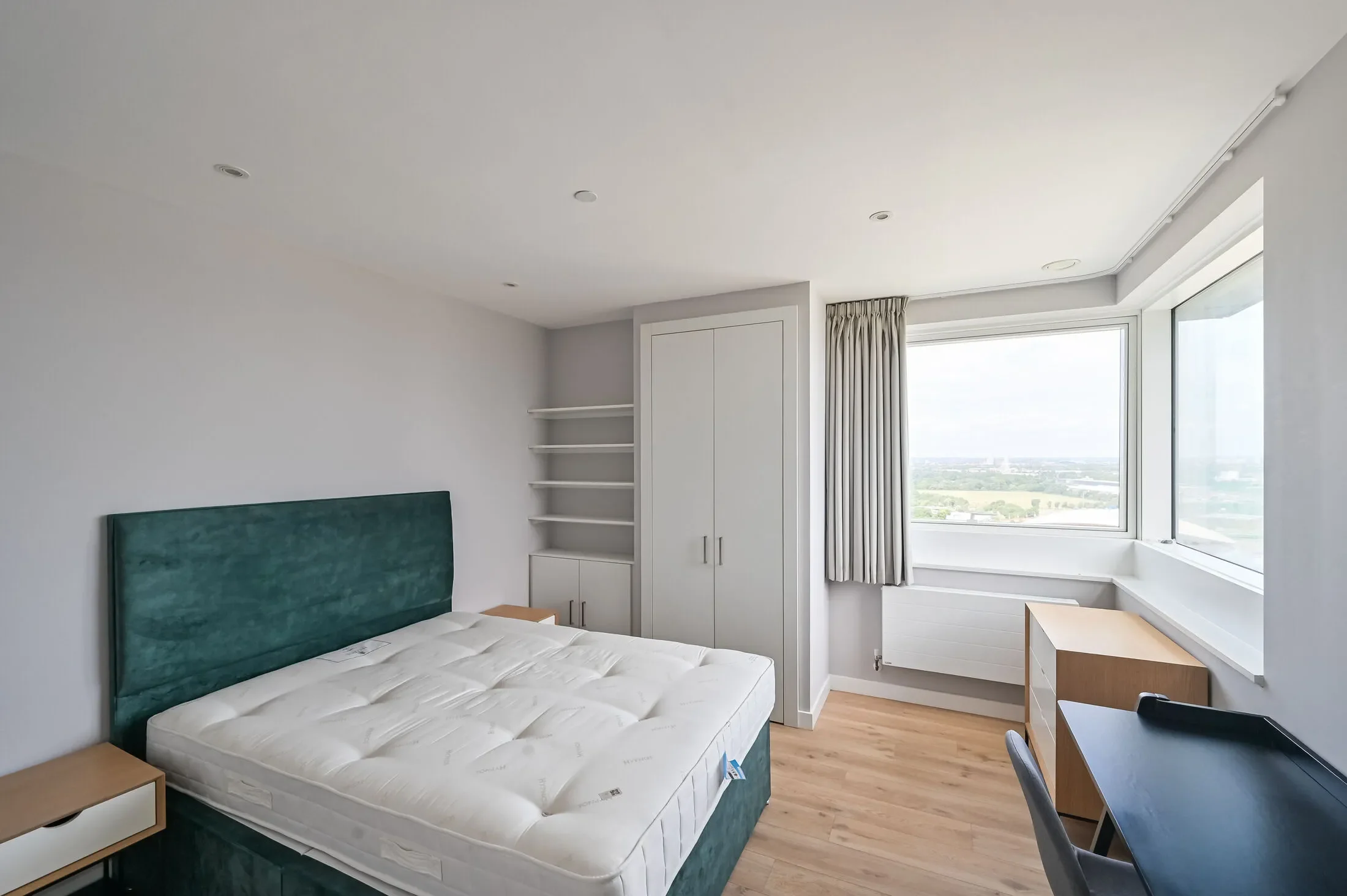 Flat Anthems Way in Greater London