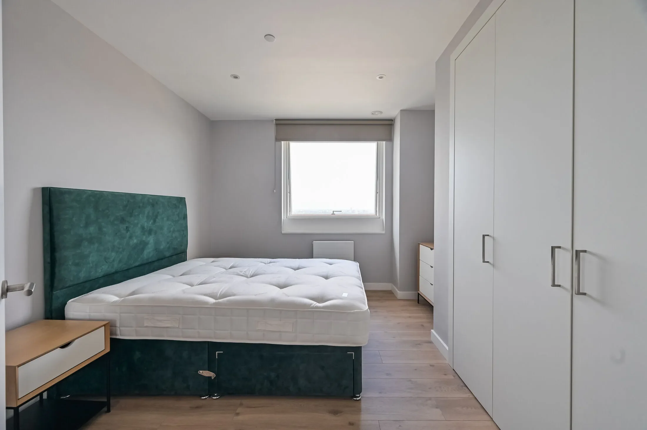 Flat Anthems Way in Greater London