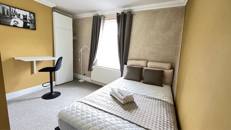 Room Beaconsfield Road in Poole