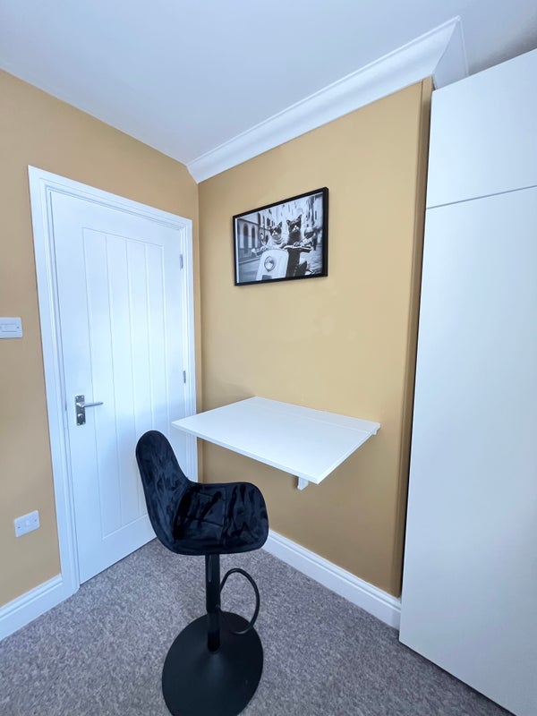 Room Beaconsfield Road in Poole