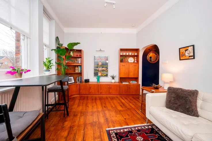 Flat Algernon Road in Greater London