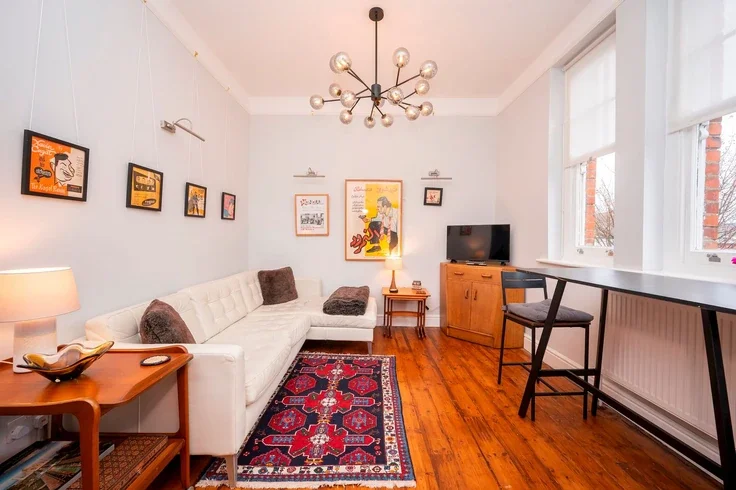 Flat Algernon Road in Greater London