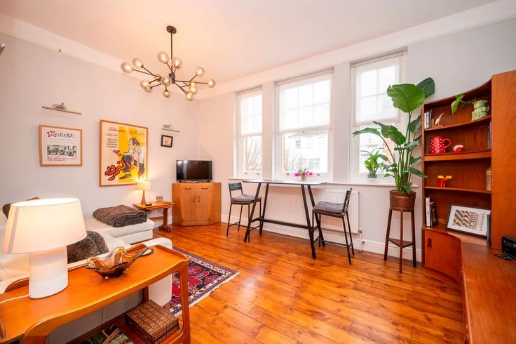 Flat Algernon Road in Greater London