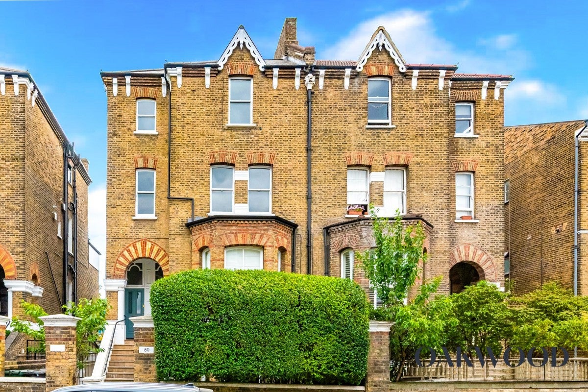 Flat Lordship Park in Greater London
