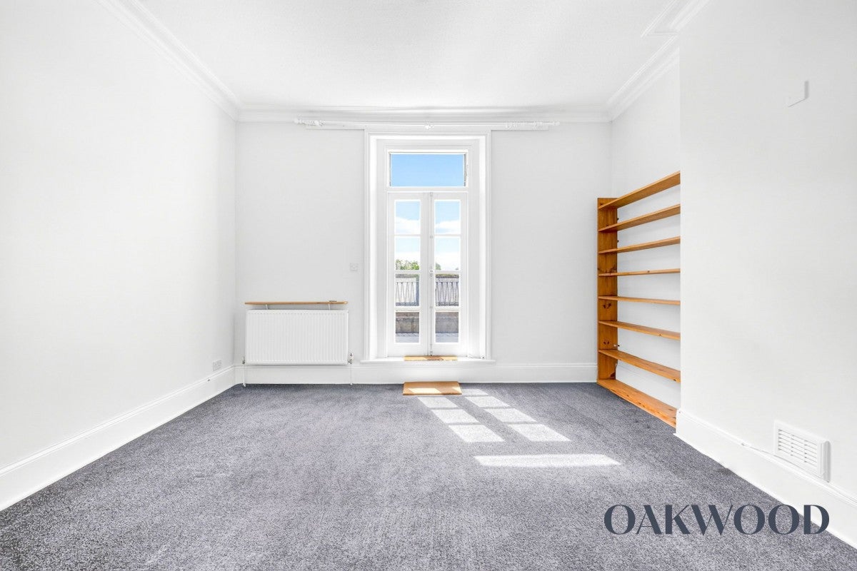 Flat Lordship Park in Greater London