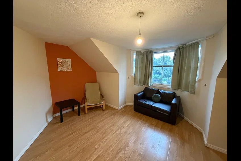 Flat School Wynd in Paisley