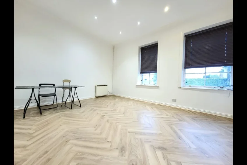 Flat School Wynd in Paisley