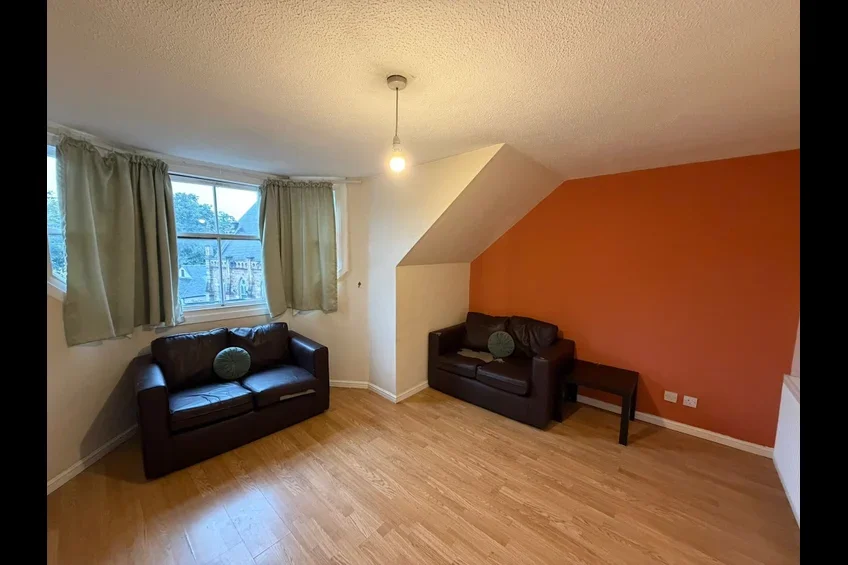 Flat School Wynd in Paisley