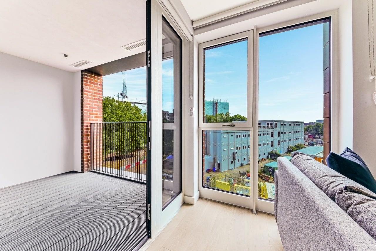 Flat Sayer Street in Greater London