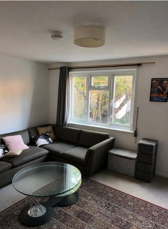 Room Robert Keen Close in Greater London