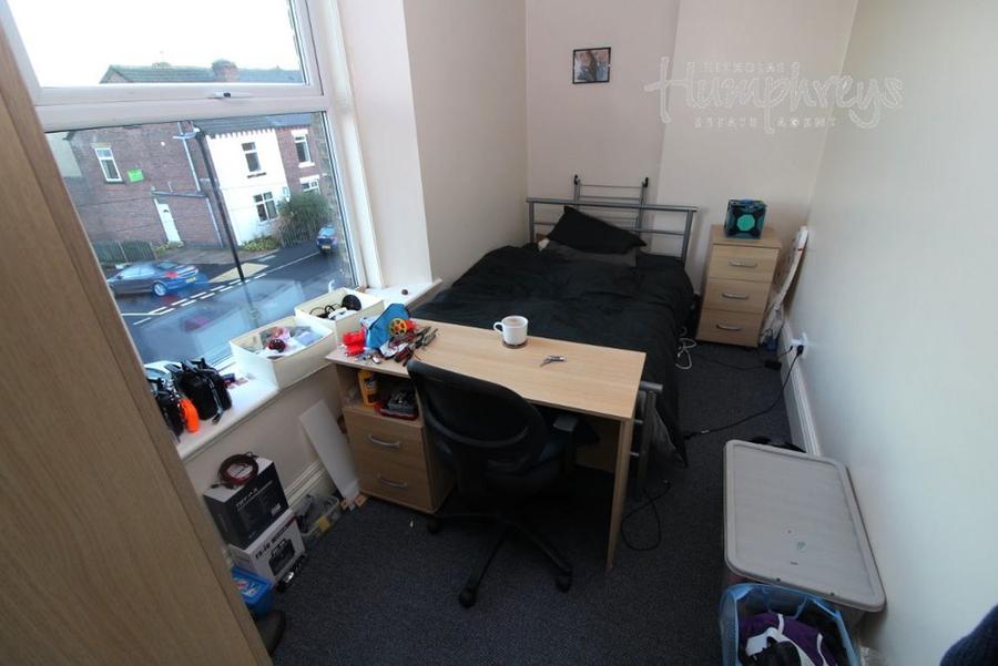 Flat Pickmere Road in Sheffield