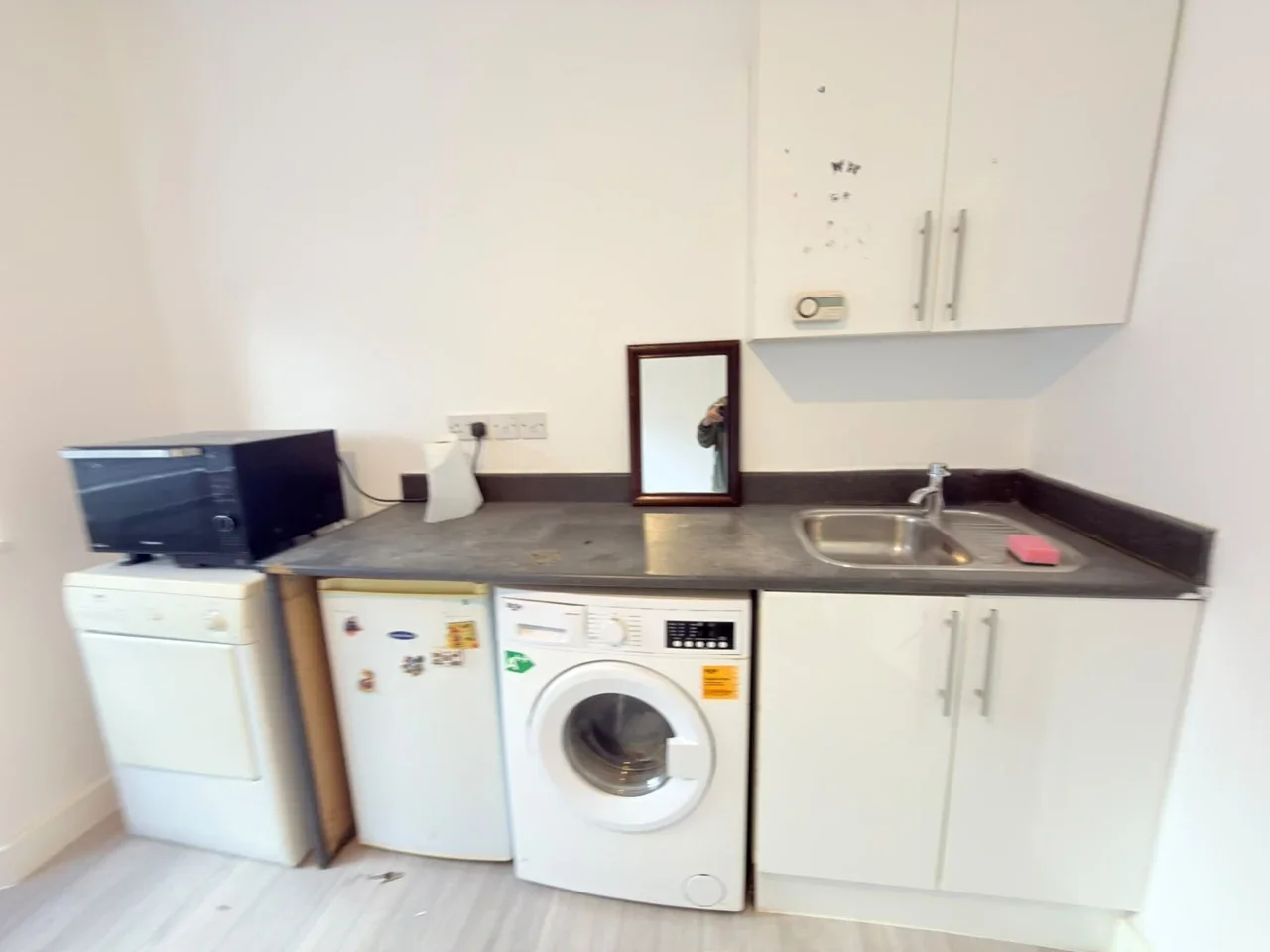 Room Crowlands Avenue in Greater London