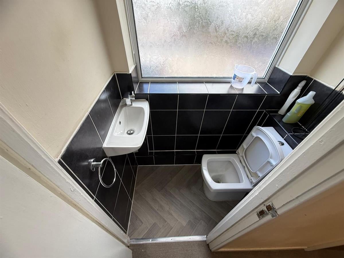 Room Dunedin Way in Greater London