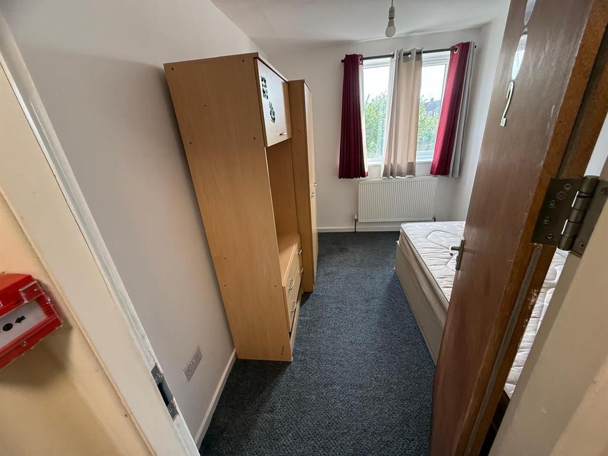 Room Dunedin Way in Greater London