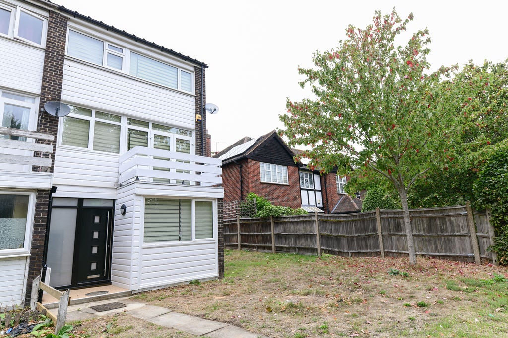 Room Albert Drive in Greater London