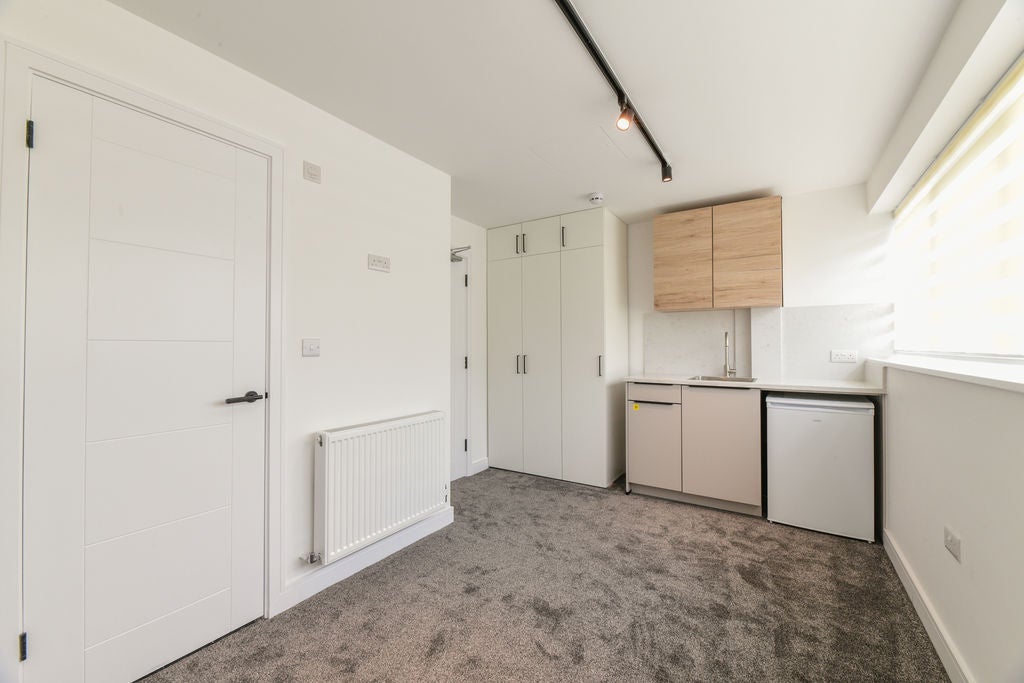 Room Albert Drive in Greater London