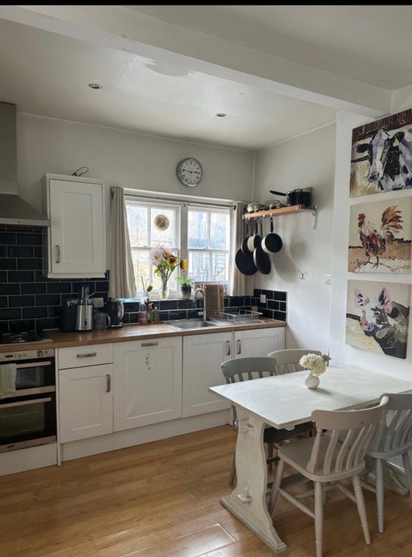 Room Cato Road in Greater London