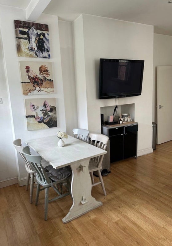 Room Cato Road in Greater London