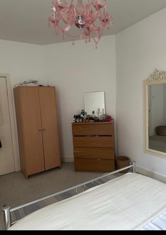 Room Cato Road in Greater London