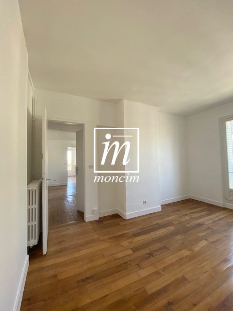 Flat Place de la Nation in Paris