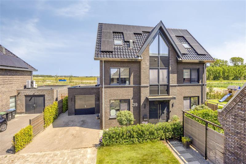 Huis Shinichiro Tomonagastraat 39 in Almere
