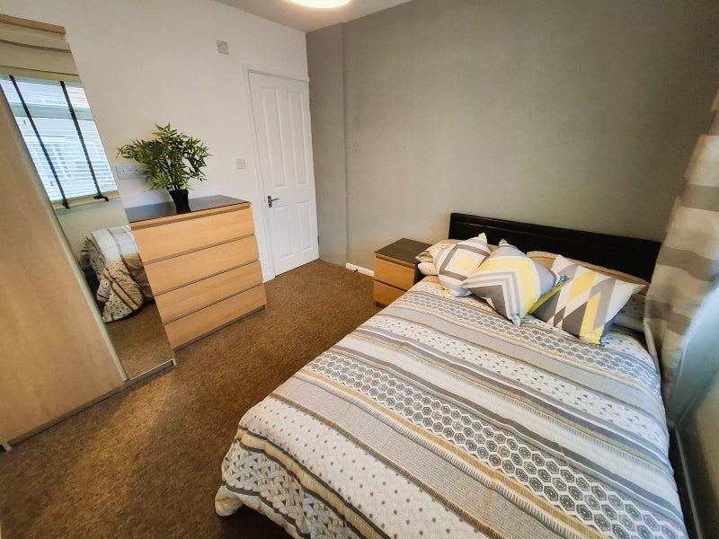 Room Northfield Avenue in Greater London