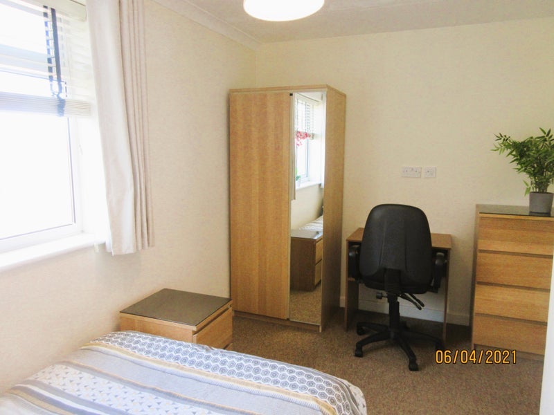 Room Northfield Avenue in Greater London