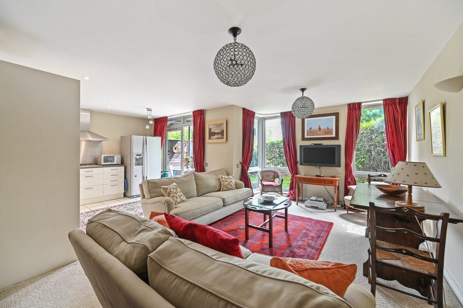 Flat Hunt Close in Greater London