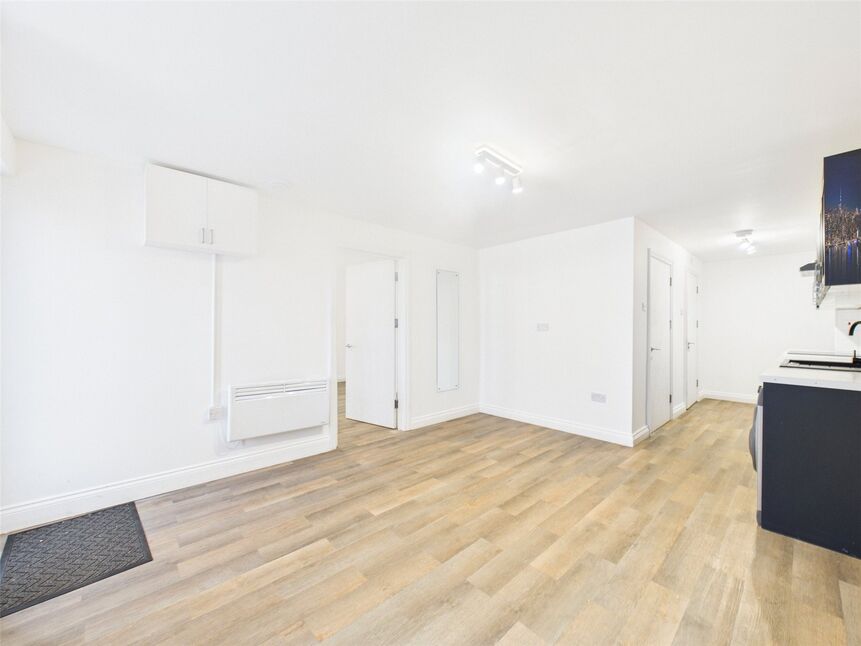 Flat Albert Road in Greater London