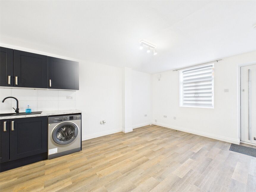 Flat Albert Road in Greater London