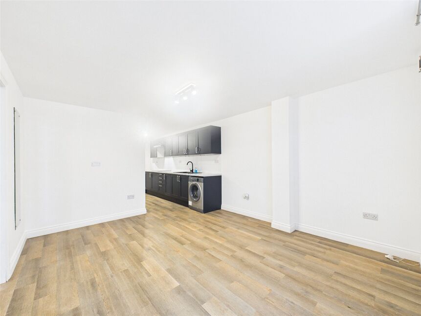 Flat Albert Road in Greater London