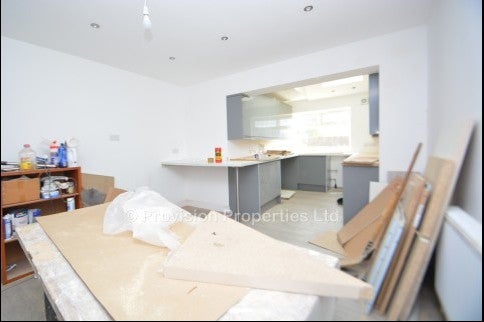 Flat Newport View in Leeds