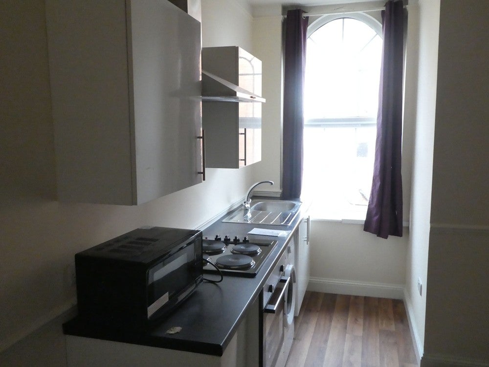 Flat Midland Road in Bedford