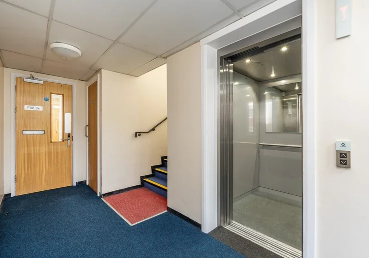 Room Canute Road in Southampton