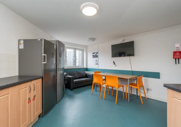 Room Canute Road in Southampton
