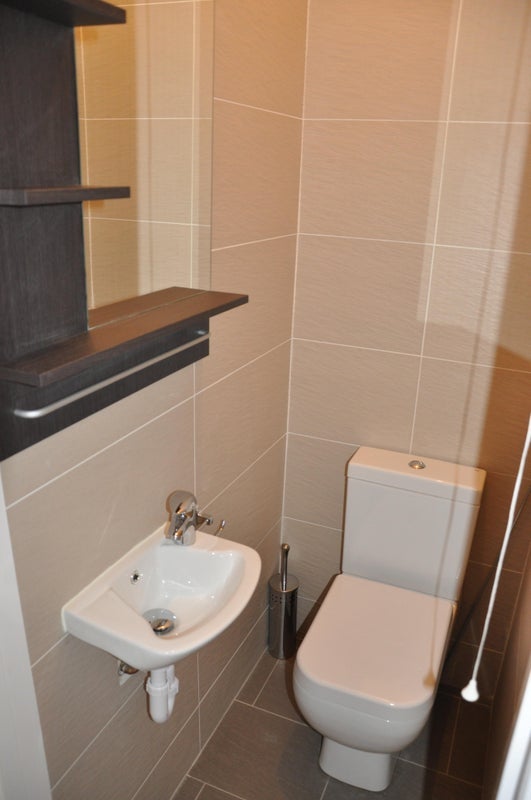 Room Woodside Road in Greater London