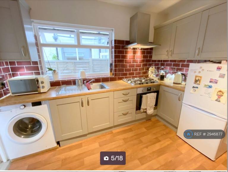 Flat Temple Road in Greater London