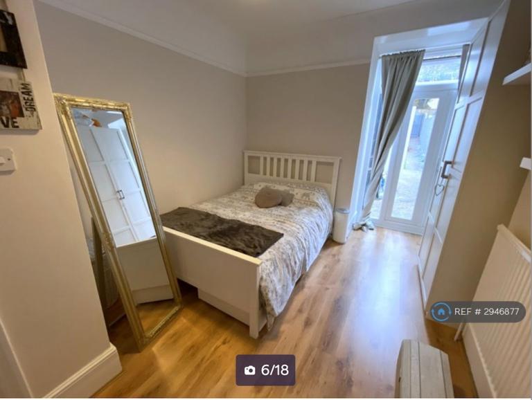 Flat Temple Road in Greater London