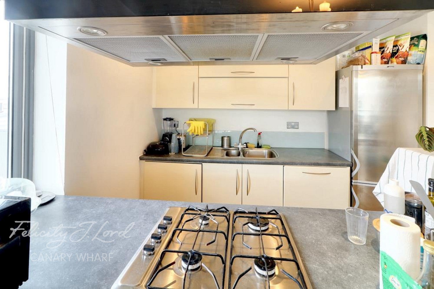 Flat Stainsby Road in Greater London