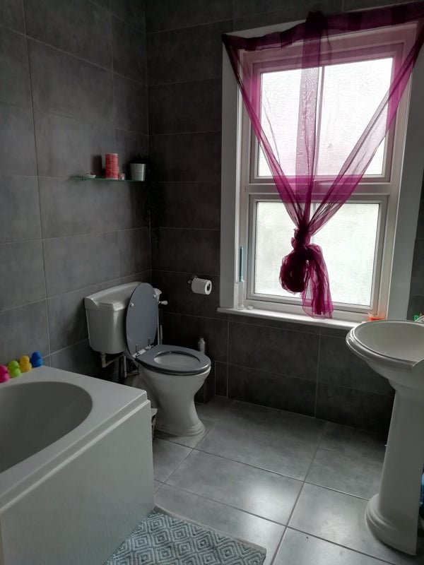 Room Stirling Road in Greater London