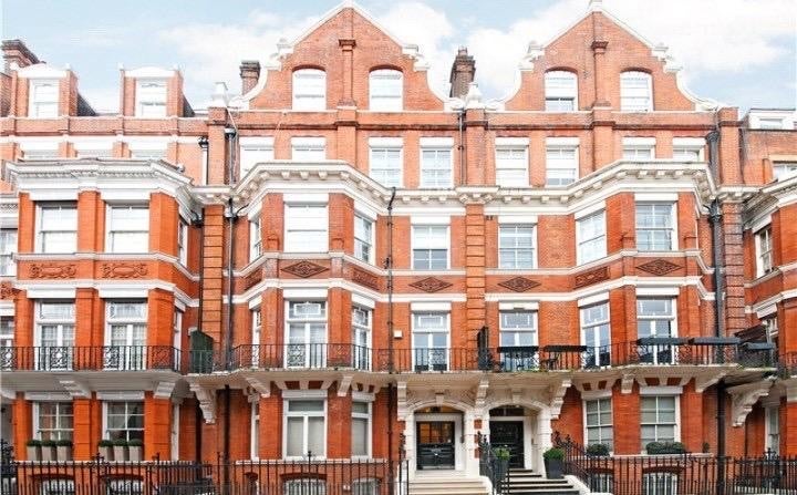 Room Green Street in City of Westminster