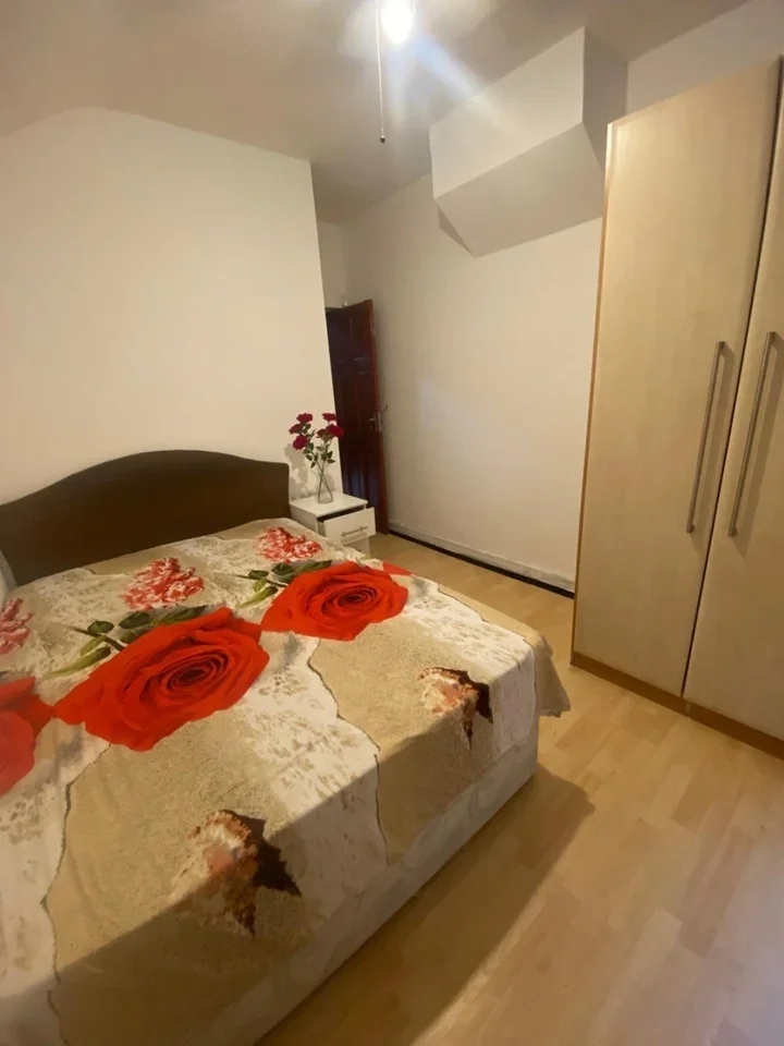 Room Grove Road in Greater London