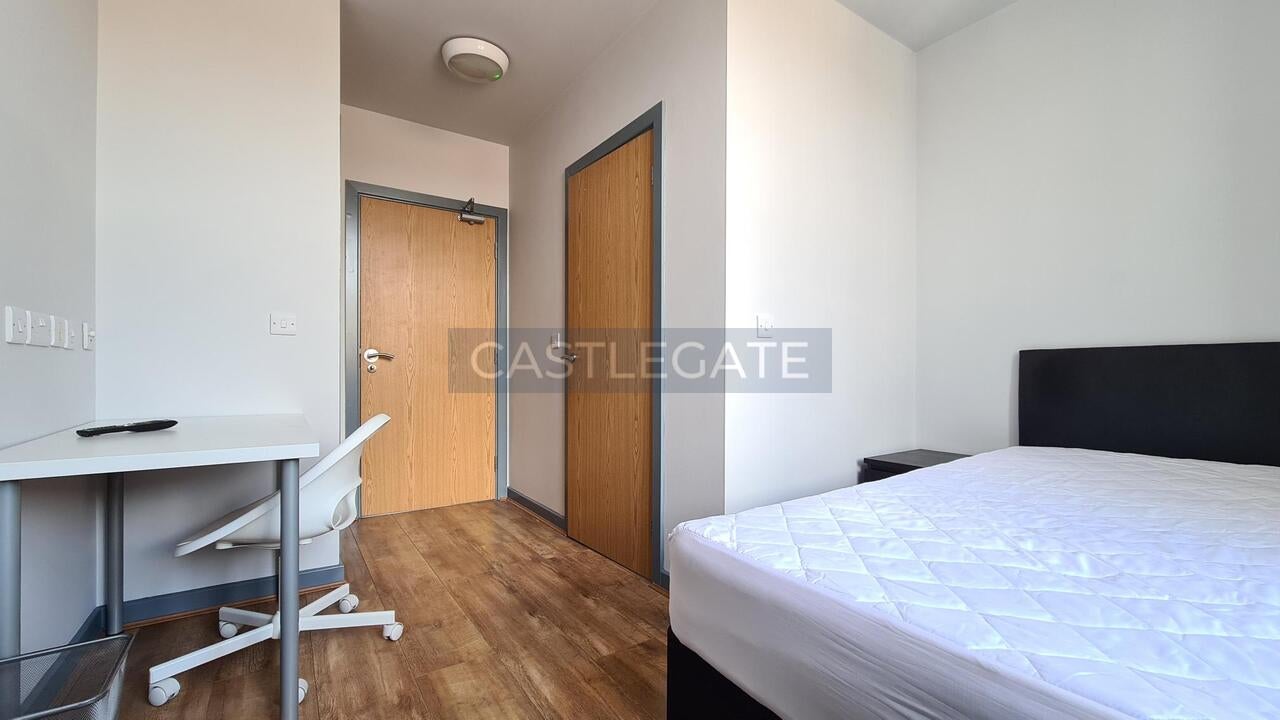 Room Threadneedle Street in Kirklees